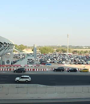 Amplo espaço de estacionamento e formas alternativas de transporte fazem do Modhesh World um destino de fácil acesso para famílias